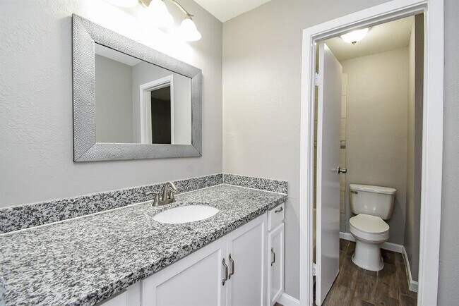 Building Photo - 2110 Hilton Head Dr