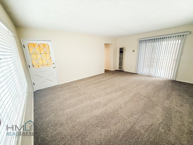 Building Photo - Homes Management - 2 Bed, 1.5 Bath Duplex ...