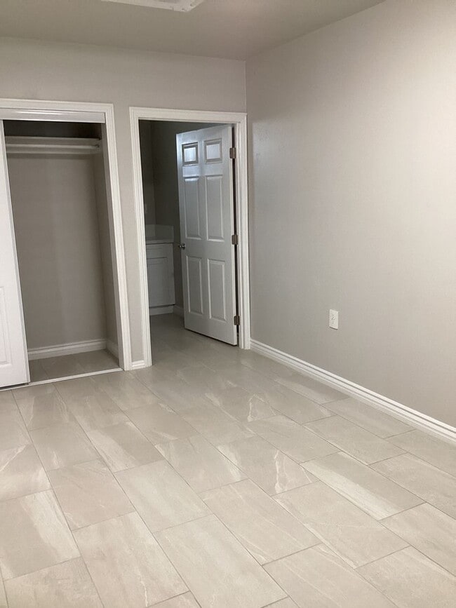 Building Photo - Beautifully Designed 1 Bedroom ADU