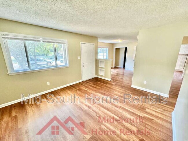 Building Photo - 2452 Debby Dr