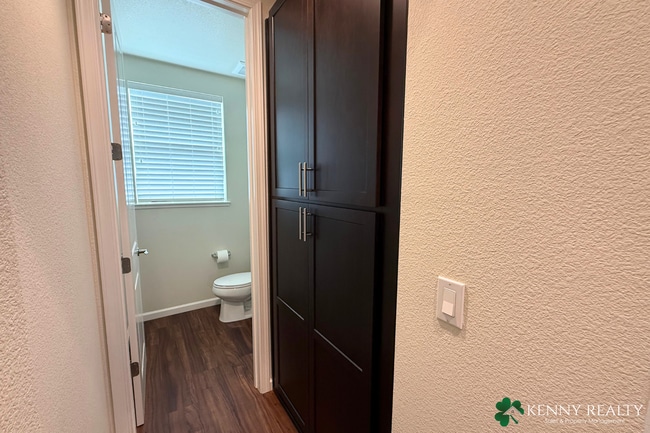 Building Photo - Spacious 2 Bedroom, 2.5 Bathroom Condo wit...