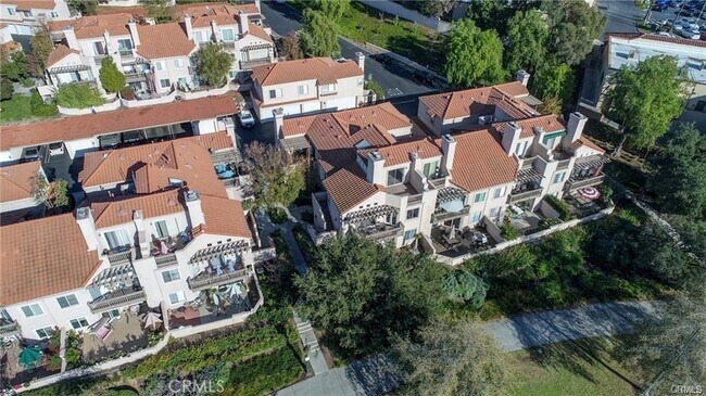 Building Photo - 225 Montana Del Lago Dr