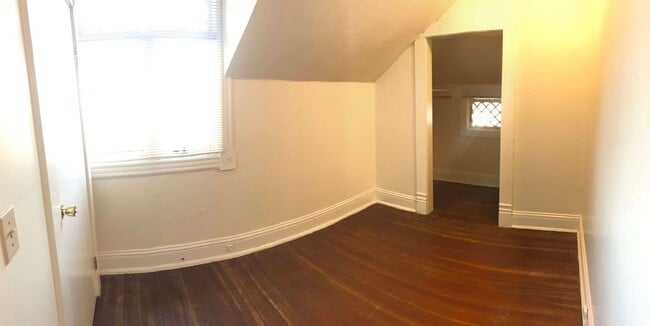 Building Photo - 910 N Garden St