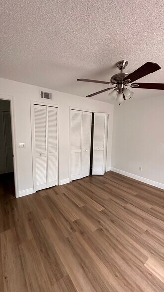 Building Photo - 2719 Hunt Club Ln