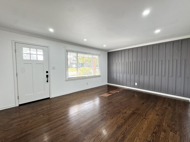 Building Photo - 2226 W 74th Terrace