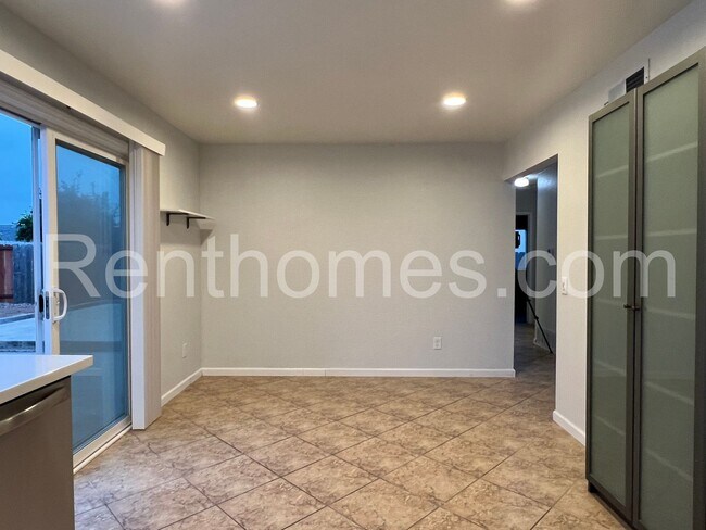 Building Photo - 10455 Glenellen Ave