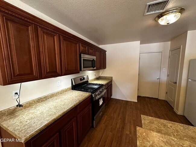 Building Photo - 14140 Meteor Rock Pl