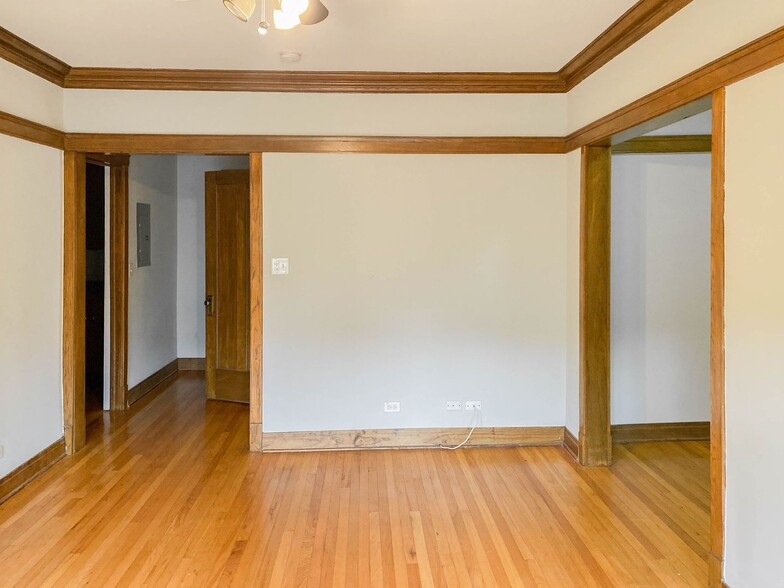 Building Photo - 4700 N Winchester Ave