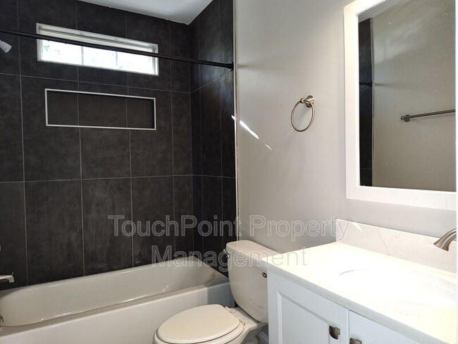 Building Photo - 2831 Mayfair Ave