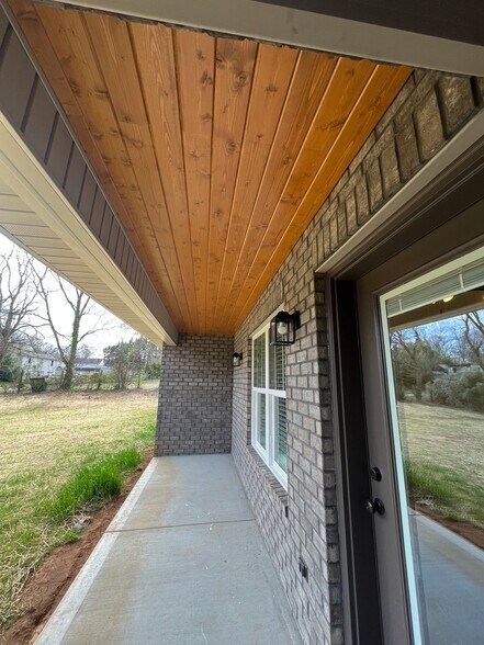 Building Photo - 1825 Kim Watt Dr