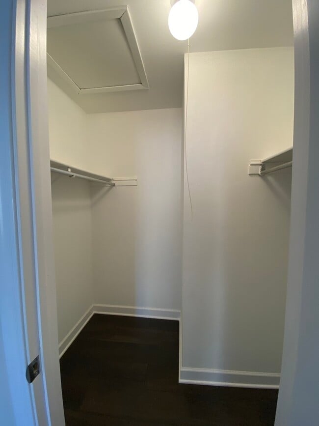 Building Photo - 12752 Kenneth Ave