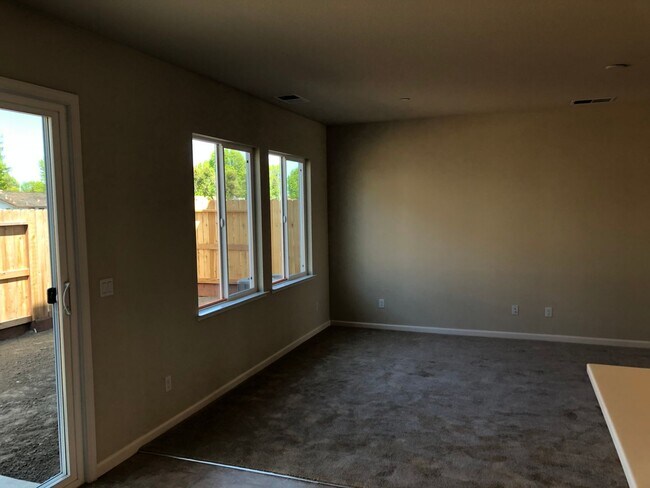 Building Photo - Modesto 3 Bedroom 2.5 Bath Newer Construction