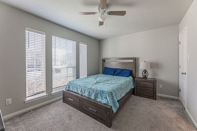 Building Photo - 810 Earp Dr