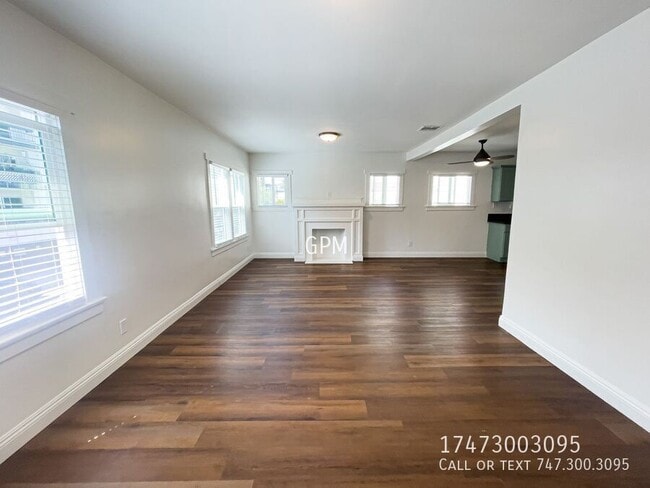 Building Photo - 338 S Benton Way