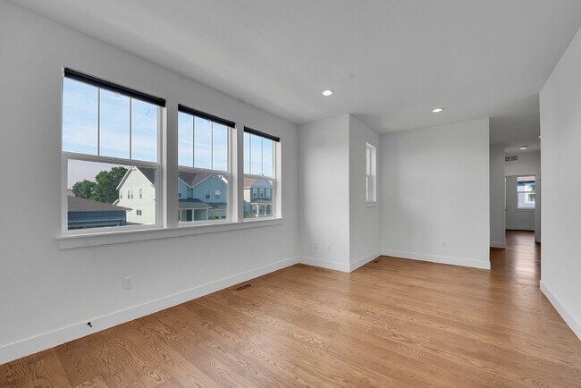 Building Photo - $3,195 - 3 Bed, 2.5 Bath Home in Thornton ...