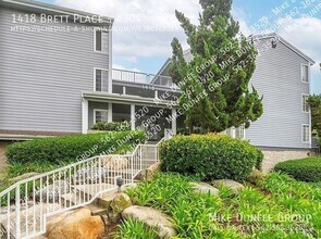 Building Photo - 1418 Brett Pl