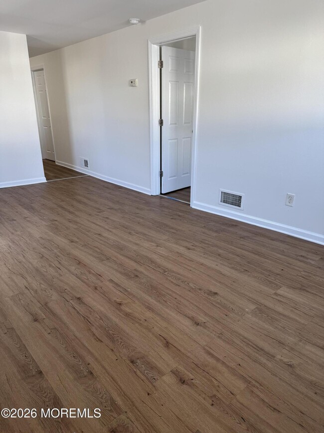 Building Photo - 14 Jahn St