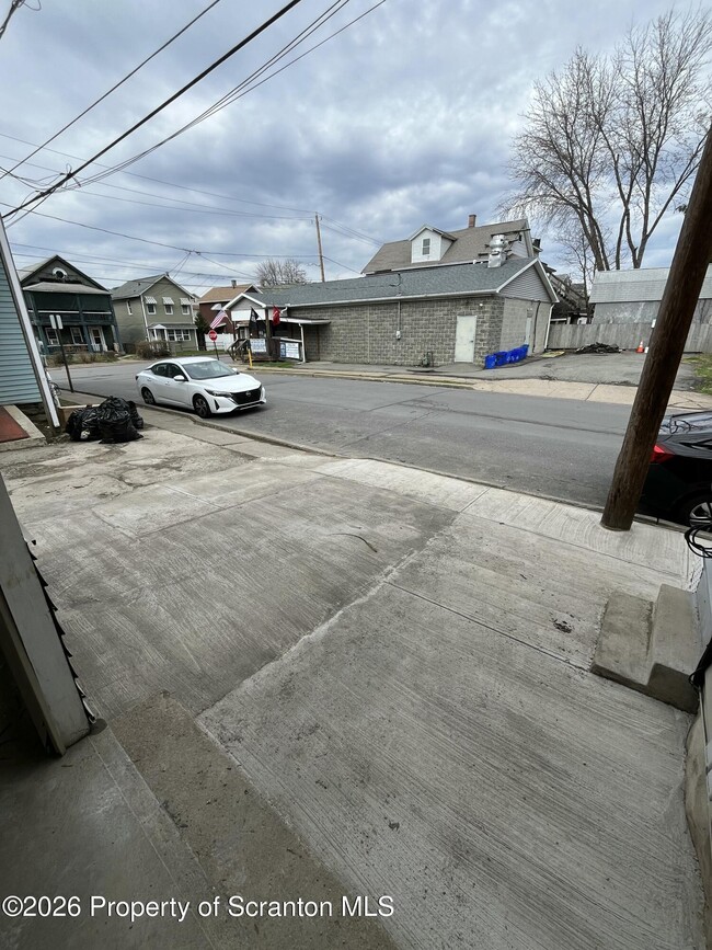 Building Photo - 375 Grove St