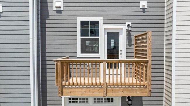 Building Photo - 720 Gimari Dr