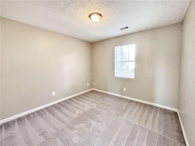 Building Photo - 5907 Brookside Dr SE