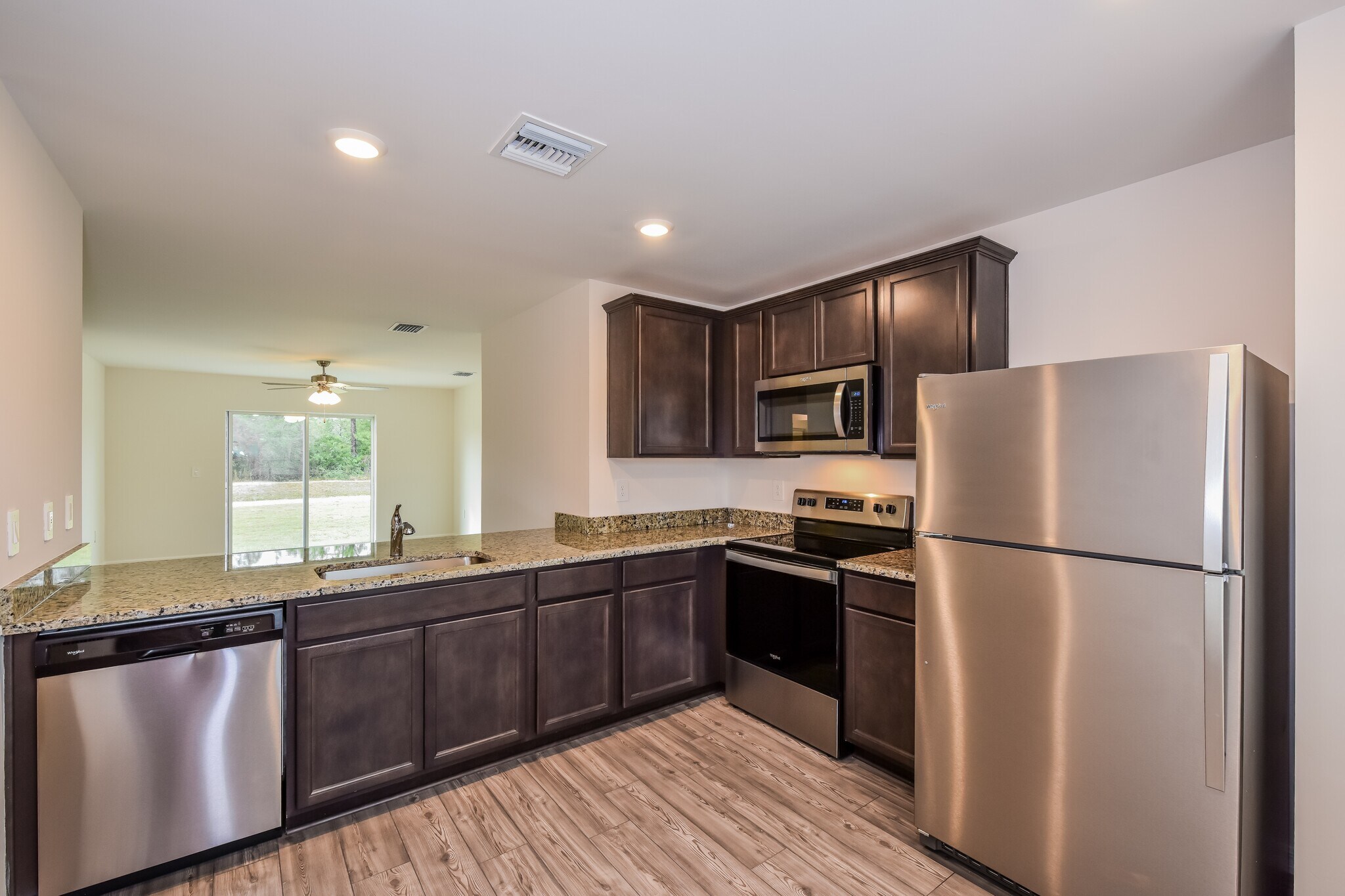Building Photo - 879 Youngreen Dr