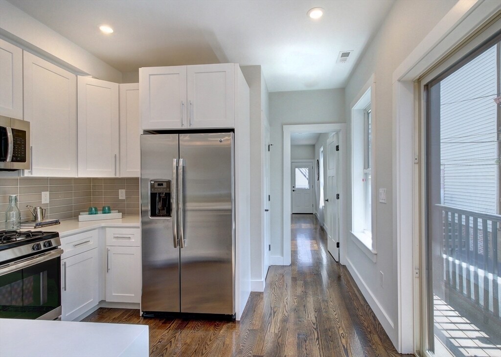 Building Photo - 50 Border St