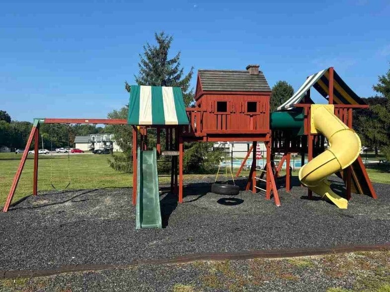 Building Photo - 4 White Gate Rd