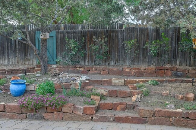 Building Photo - Midtown Santa Fe 3 Bed, 2 Bath, 2 Car Garage and EV Charger