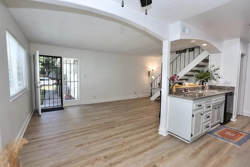 Building Photo - 9017 Casals St