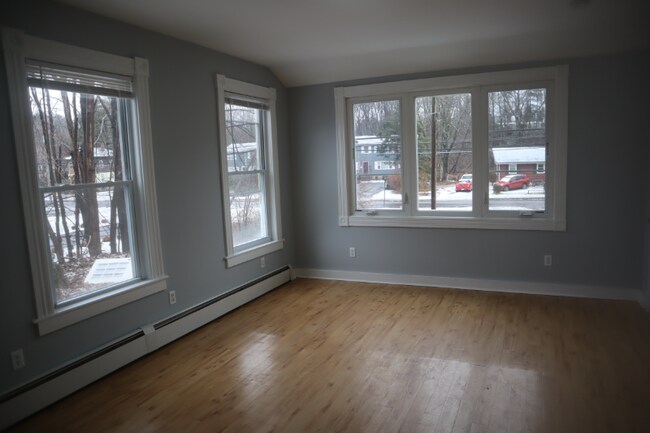 Building Photo - 157 E Main St