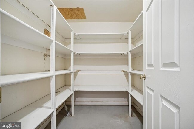 Building Photo - 4623 University Dr