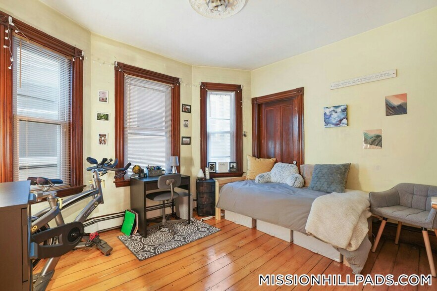 Building Photo - 68 Calumet St