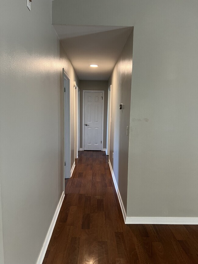 Building Photo - 160 Nicole Ln