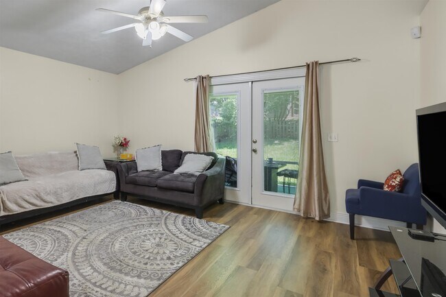 Building Photo - 1583 Applewood Way