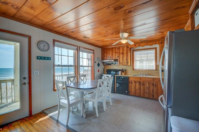 Building Photo - OFF SEASON Oceanfront Rental