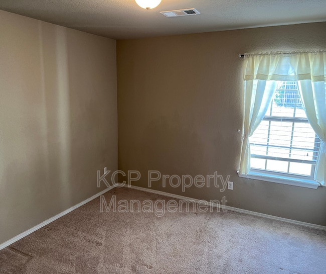 Building Photo - 221 Regency Dr