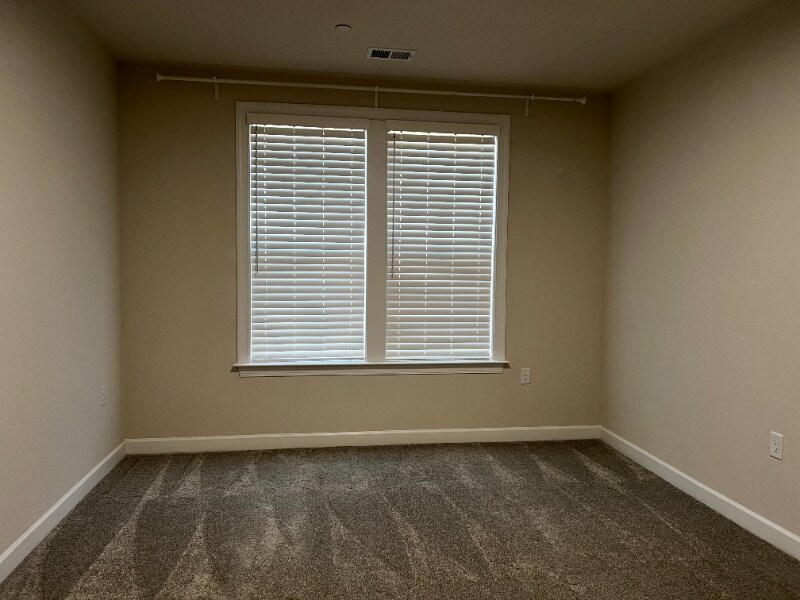 Building Photo - 3927 Fair Ridge Dr