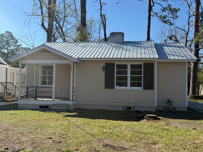 Building Photo - Beautiful Home in Valdosta, Ga!