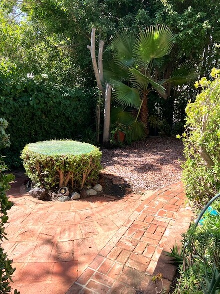 more private yard - 2272 Silver Ridge Ave