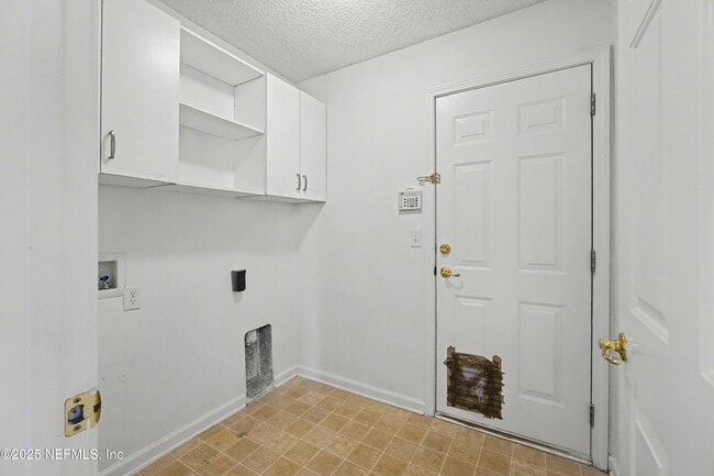 Building Photo - 1290 Ardmore St