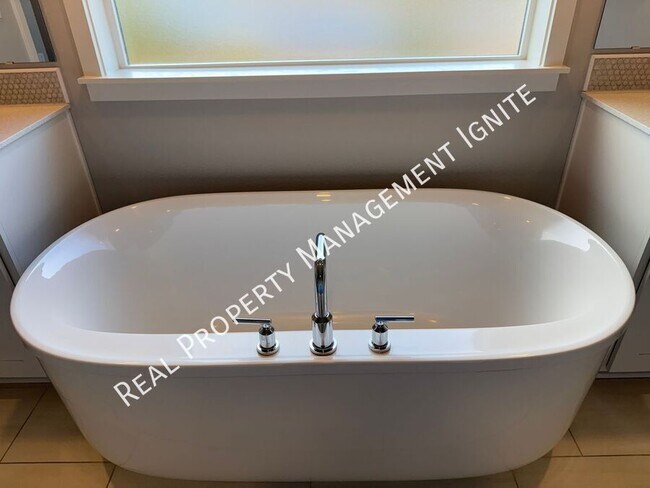 Building Photo - 19294 SW Marshmallow Pl