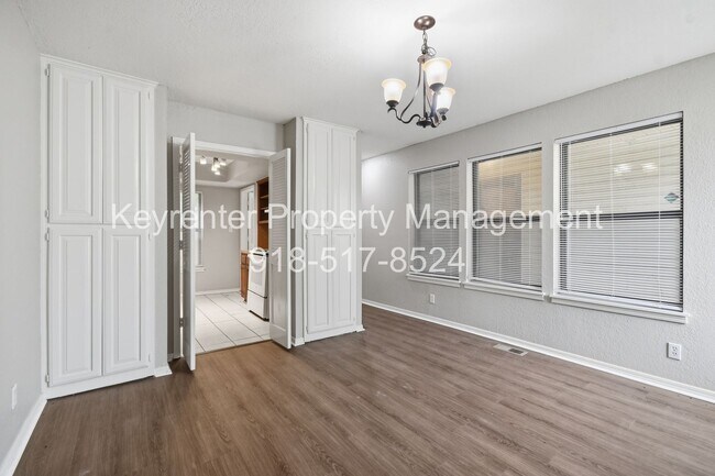 Building Photo - 6506/6508 E 90th St Duplex