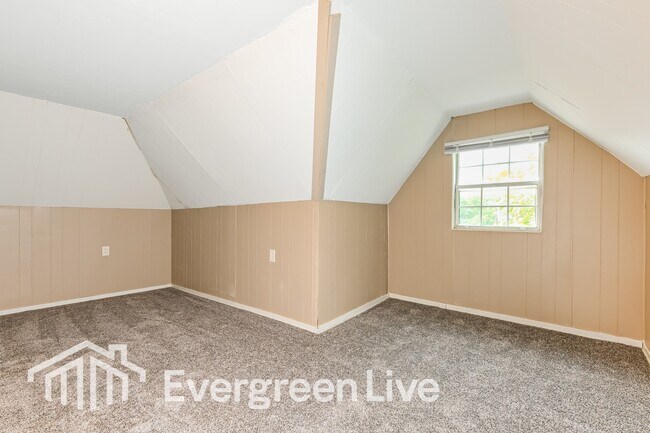 Building Photo - 446 N School St