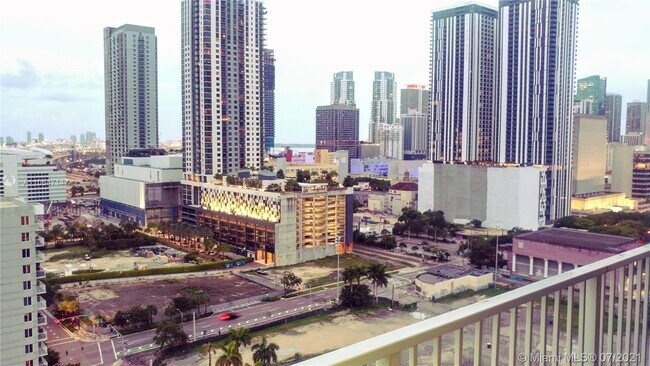 Building Photo - 850 N Miami Ave