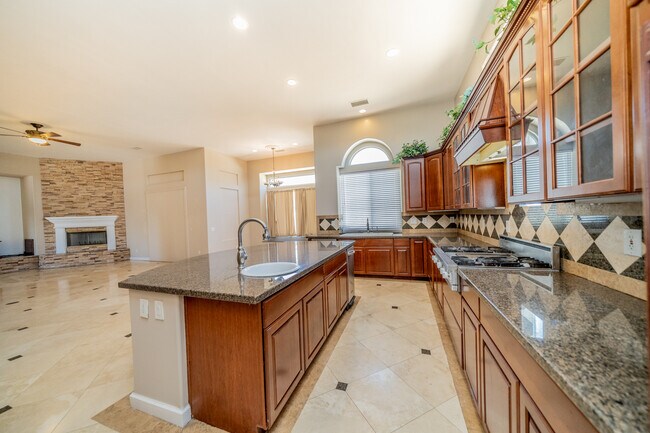 Building Photo - 17425 Cyrus Ln
