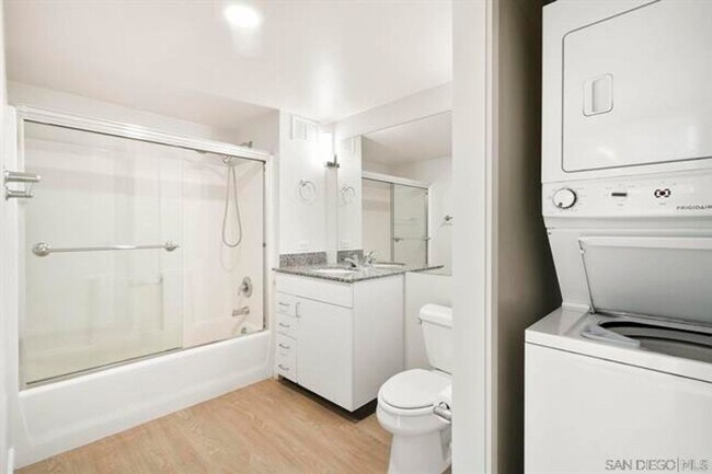 Building Photo - Urban Living in the Heart of Little Italy – 2 Bed / 1 Bath Condo at Acqua Vista