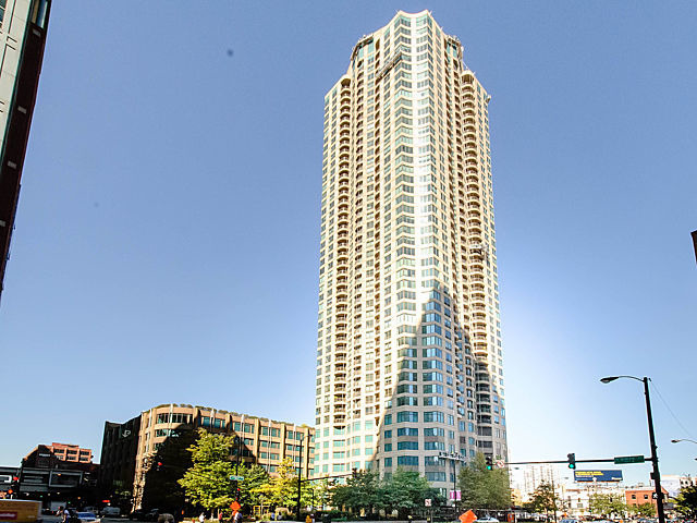 Primary Photo - 400 N La Salle Dr