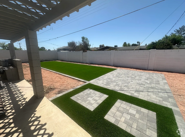 Building Photo - 111 E Pebble Beach Dr