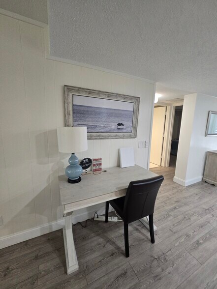 Building Photo - 26 S Forest Beach Dr