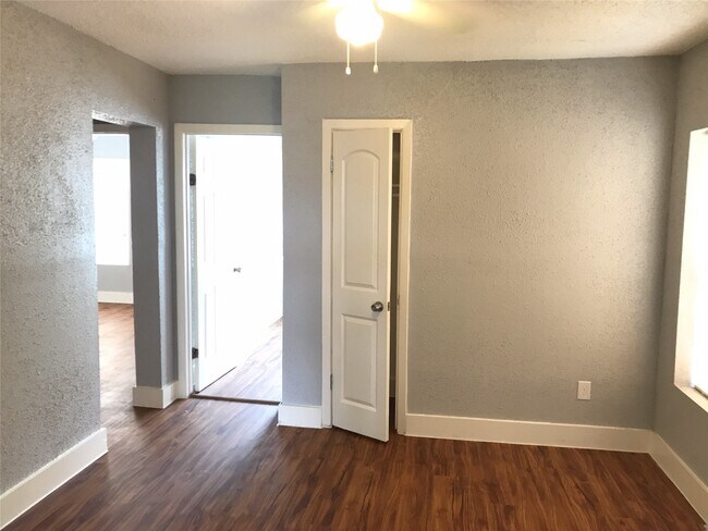 Building Photo - 2711 Avenue K